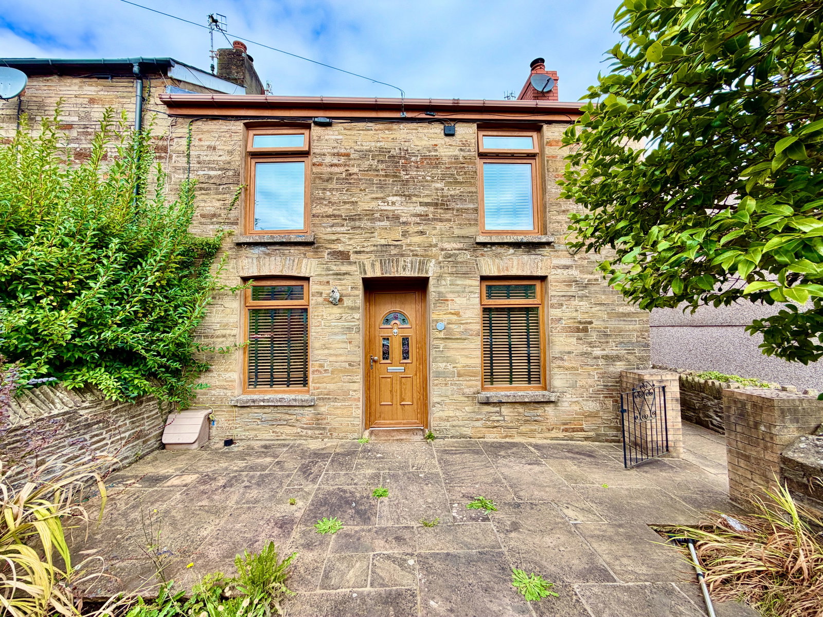 Semi Detached House for sale in Treharris, High Street, Nelson, Treharris, CF46 6EU