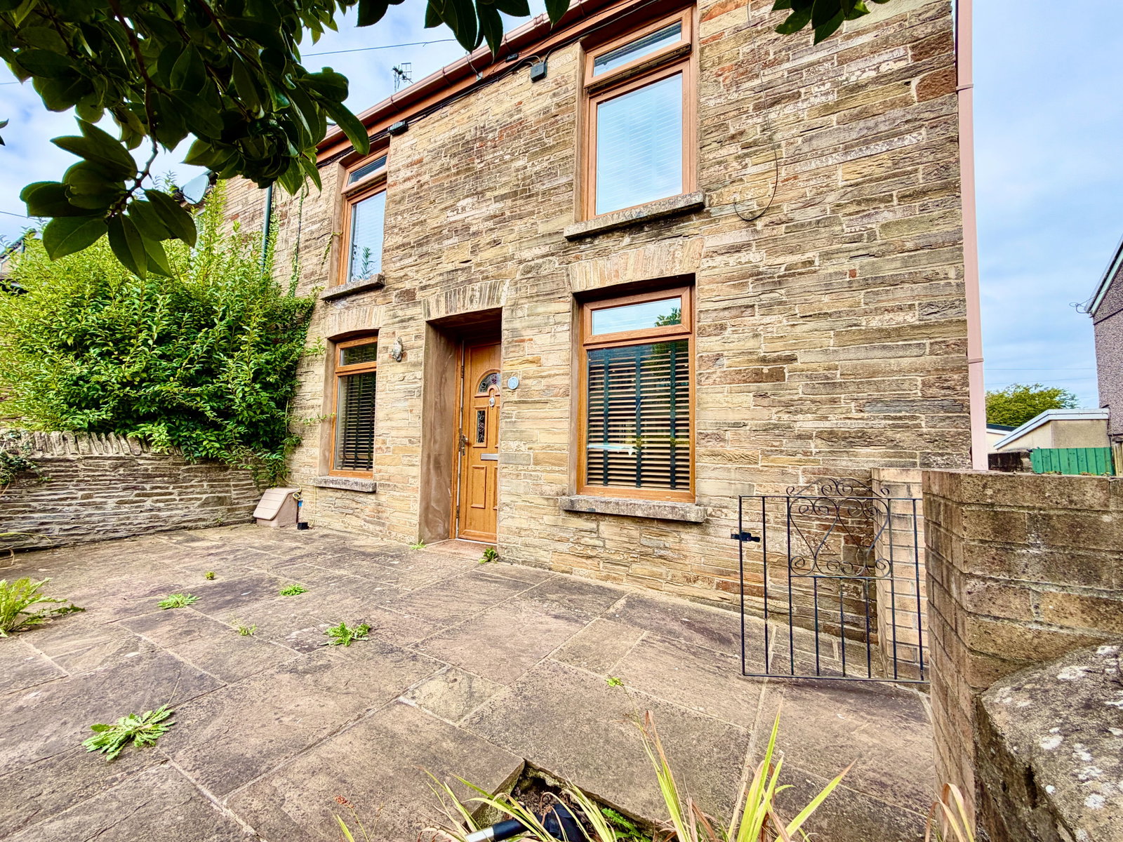 Semi Detached House for sale in Treharris, High Street, Nelson, Treharris, CF46 6EU