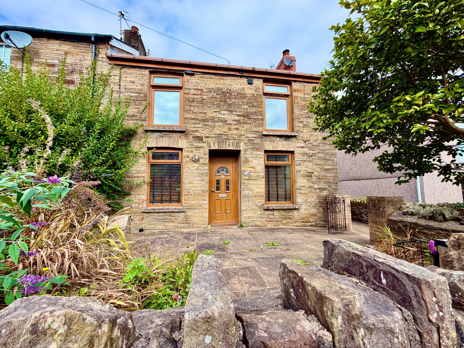 Semi Detached House for sale in Treharris, High Street, Nelson, Treharris, CF46 6EU