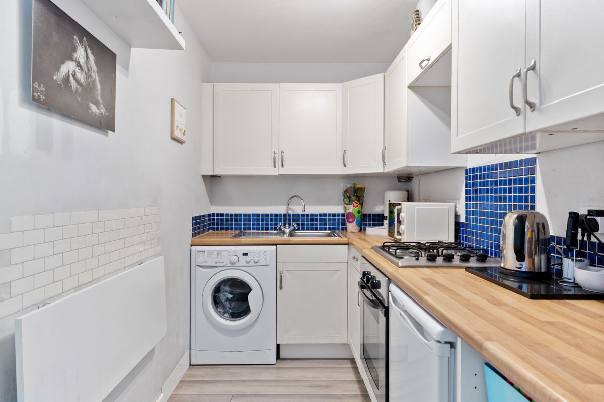 Maisonette for sale in Haslemere, Lion Mead, Haslemere, GU27 1LF
