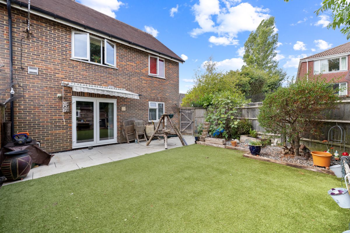 Maisonette for sale in Haslemere, Lion Mead, Haslemere, GU27 1LF