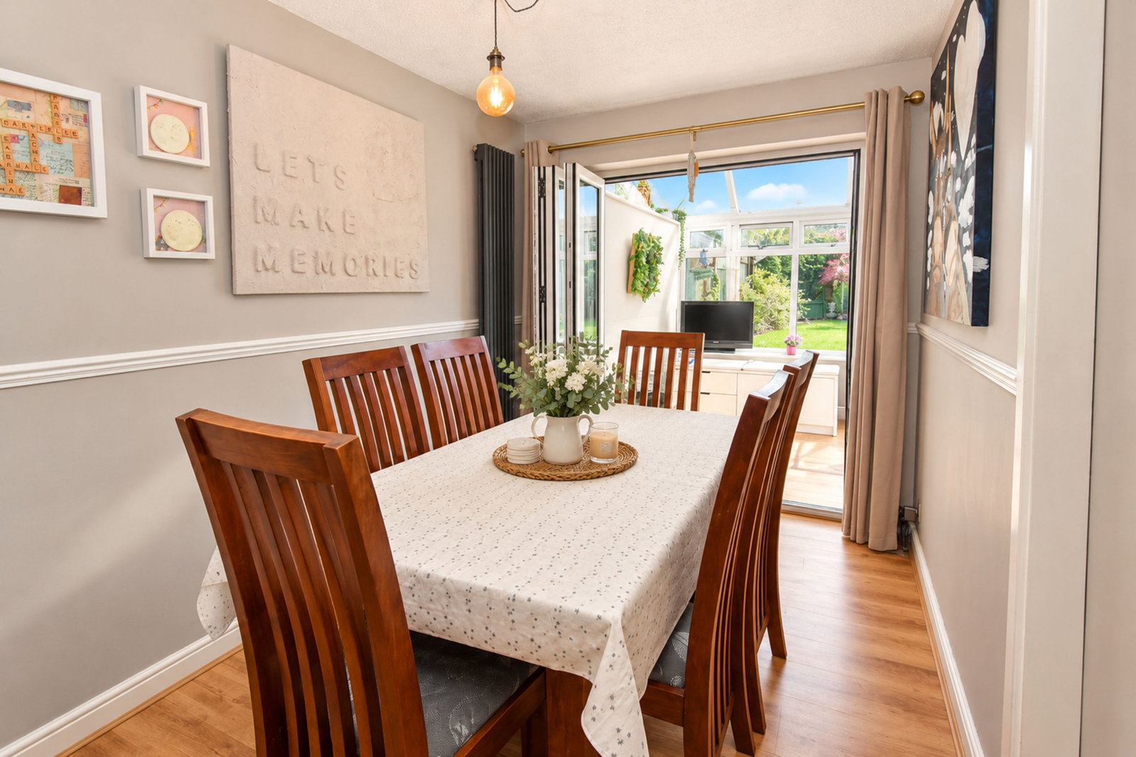 Semi Detached House for sale in Kingswinford, Jay Road, Kingswinford, DY6 7RR