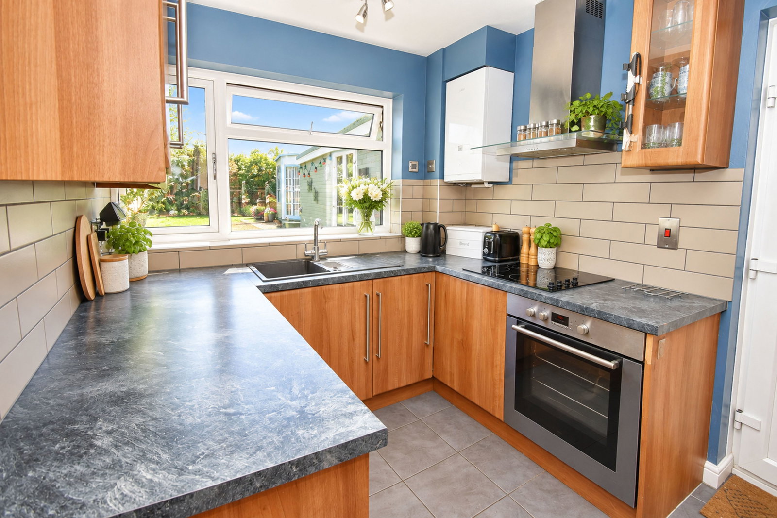 Semi Detached House for sale in Kingswinford, Jay Road, Kingswinford, DY6 7RR