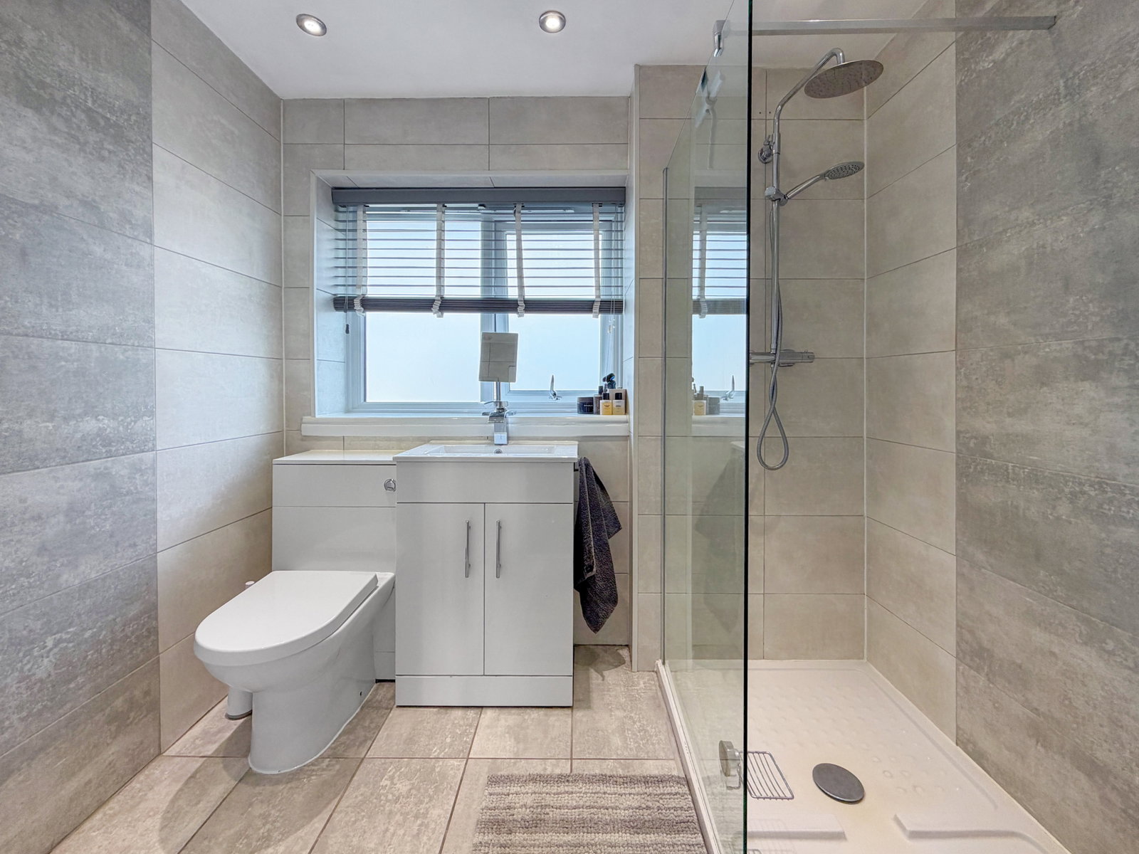Terraced House for sale in Stanford-le-hope, Plaistow Close, Stanford-le-hope, SS17 7AT