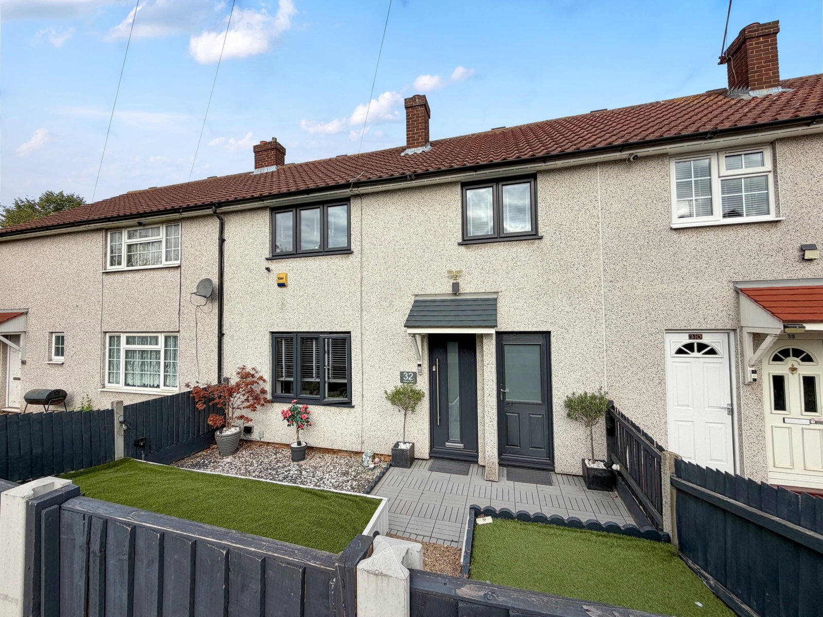 Terraced House for sale in Stanford-le-hope, Plaistow Close, Stanford-le-hope, SS17 7AT