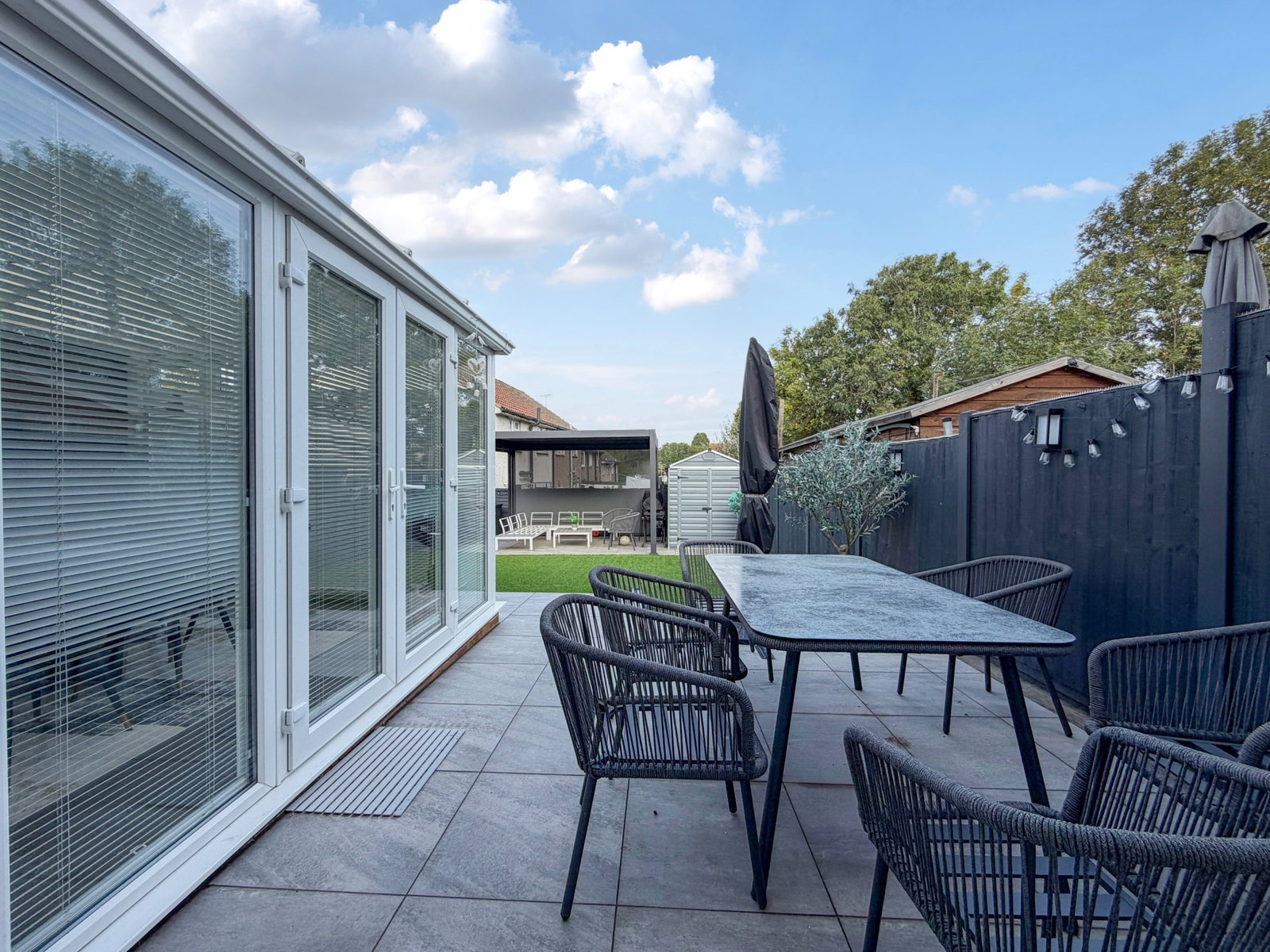 Terraced House for sale in Stanford-le-hope, Plaistow Close, Stanford-le-hope, SS17 7AT