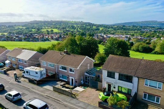 Semi Detached House for sale in Blackwood, Broadmead, Pontllanfraith, Blackwood, NP12 2NJ