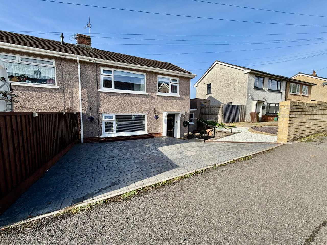 Semi Detached House for sale in Blackwood, Broadmead, Pontllanfraith, Blackwood, NP12 2NJ