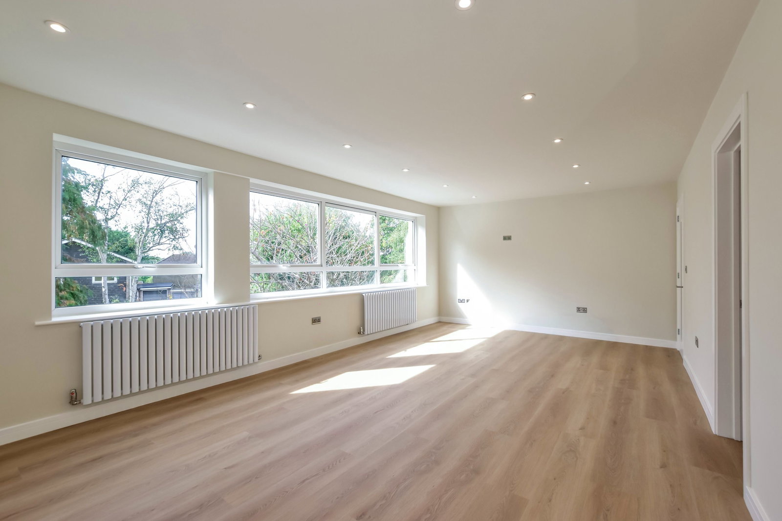 Flat for sale in Bushey, Ivinghoe Road, Bushey, WD23 4SW, 950 m²