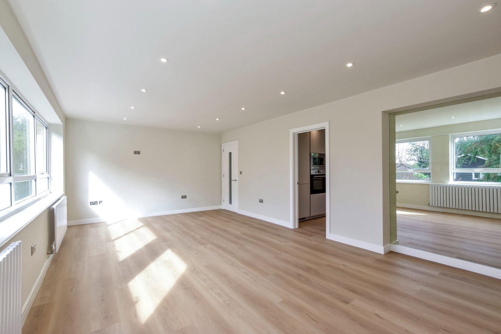 Flat for sale in Bushey, Ivinghoe Road, Bushey, WD23 4SW, 950 m²
