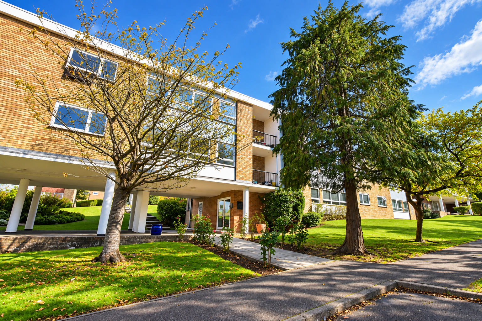 Flat for sale in Bushey, Ivinghoe Road, Bushey, WD23 4SW, 950 m²