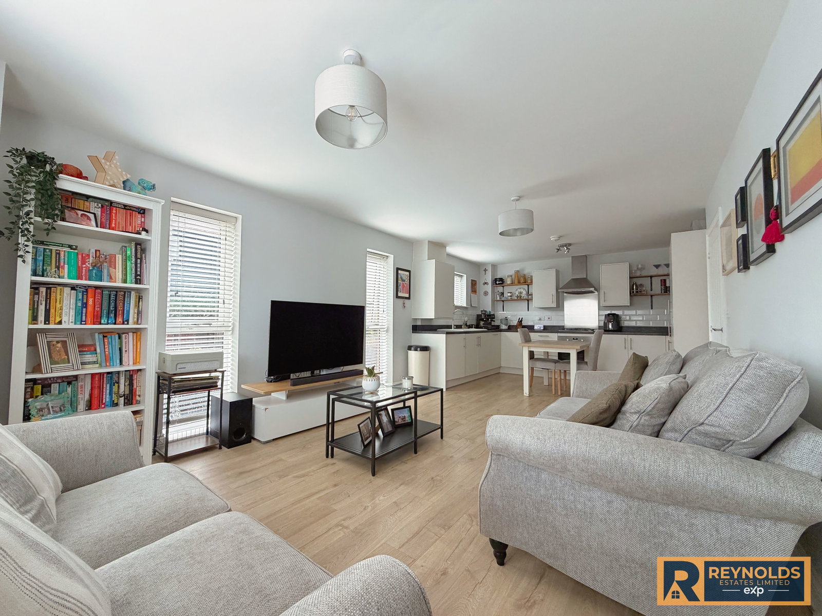 Apartment for sale in West Malling, GROUND FLOOR APARTMENT In Rowan Street, Leybourne Chase, West Malling, Kent, ME19 5SN, 731 m²