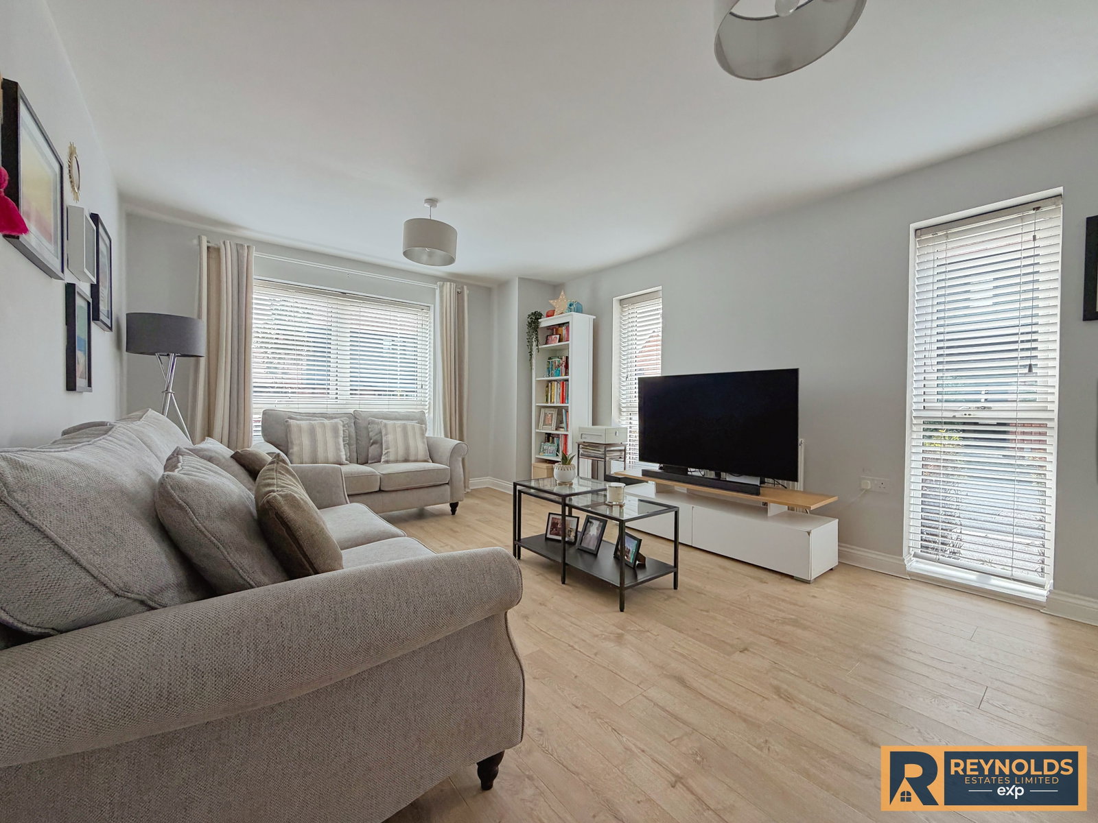 Apartment for sale in West Malling, GROUND FLOOR APARTMENT In Rowan Street, Leybourne Chase, West Malling, Kent, ME19 5SN, 731 m²