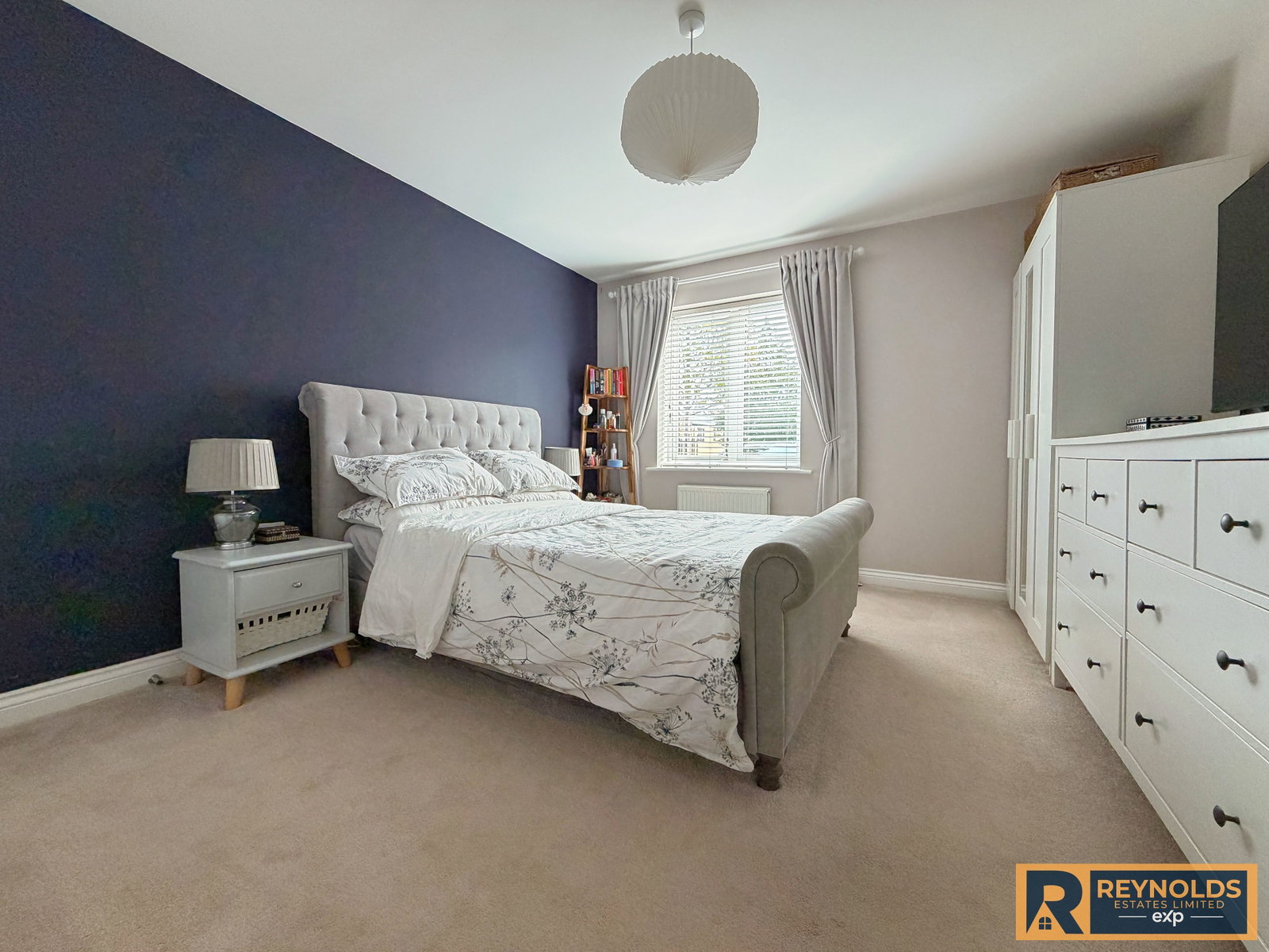 Apartment for sale in West Malling, GROUND FLOOR APARTMENT In Rowan Street, Leybourne Chase, West Malling, Kent, ME19 5SN, 731 m²