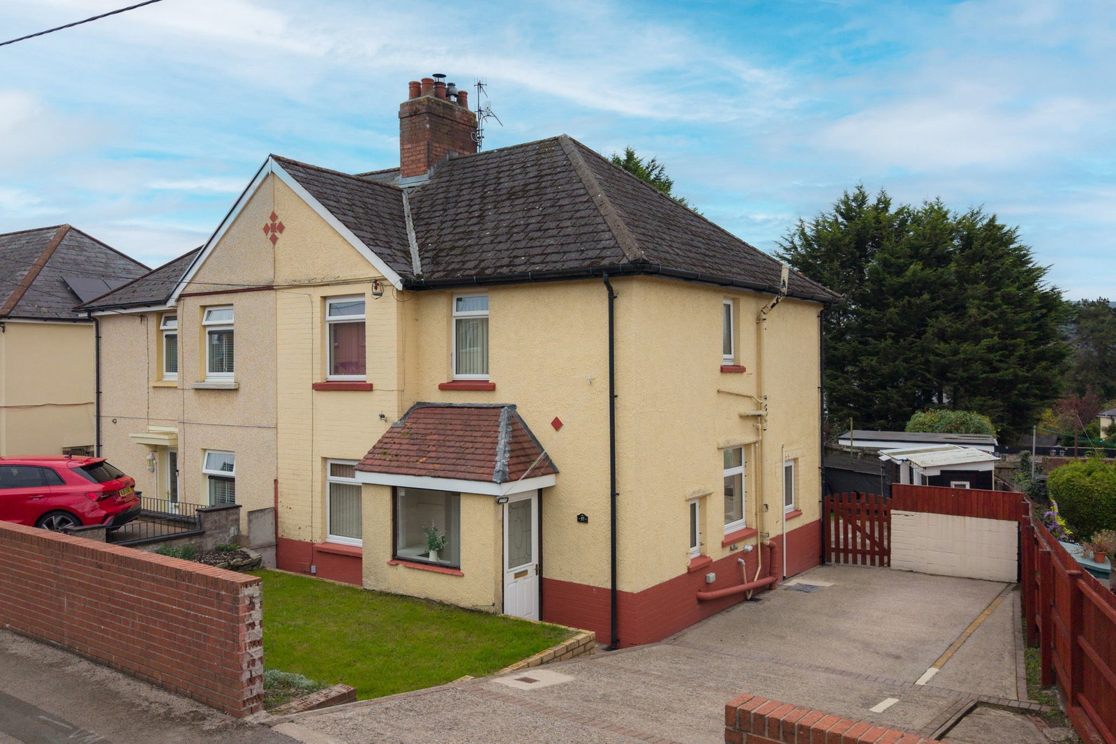 Semi Detached House for sale in Pontypool, Folly View , Penygarn, Pontypool