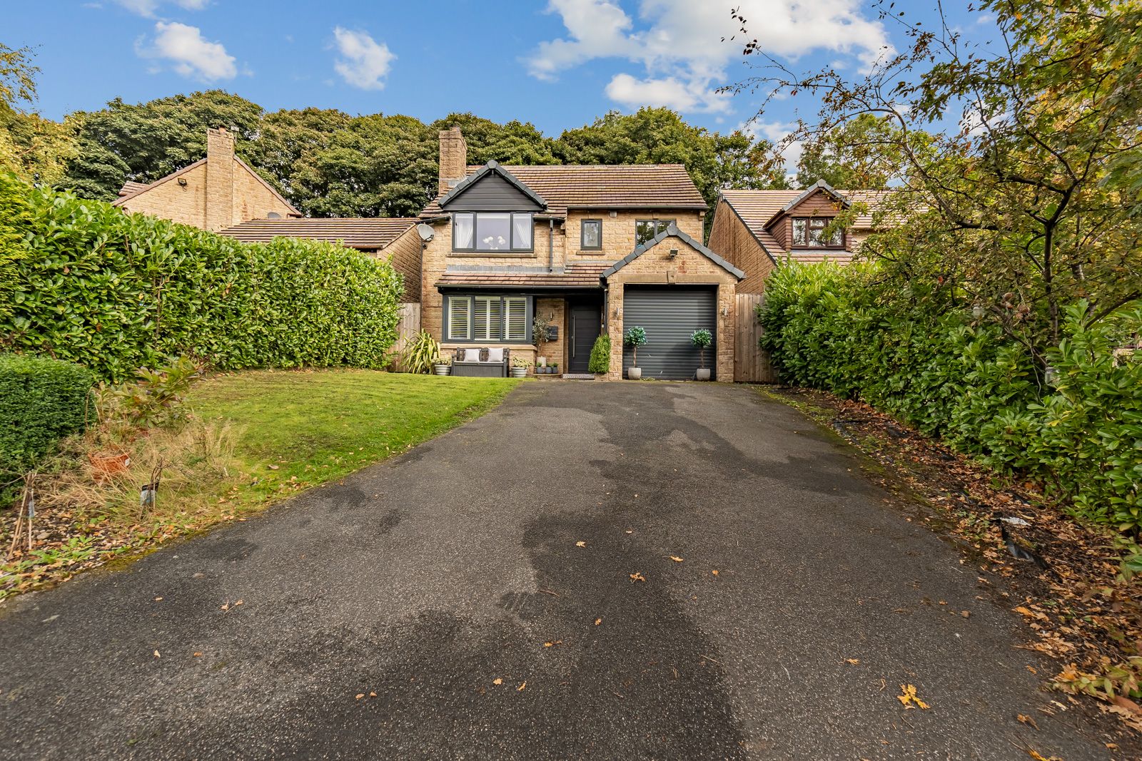 Detached House for sale in Bradford, Cropredy Close, Queensbury