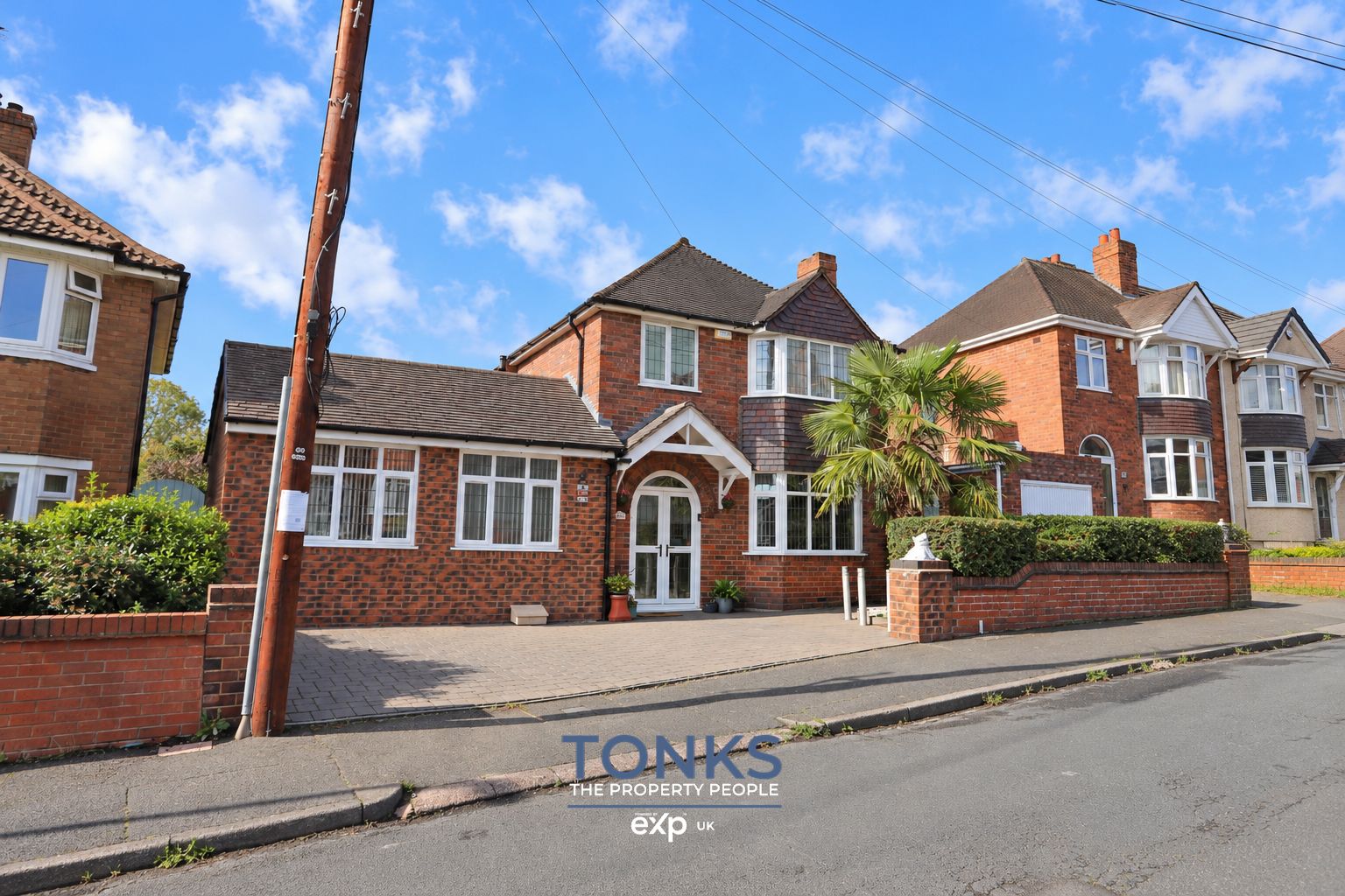 Detached House for sale in Tipton, Wrens Avenue, Tipton, DY4 8AF