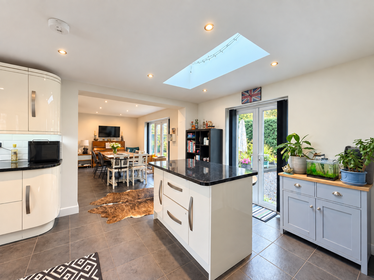 Detached House for sale in Wrexham, Sundorne, Overton-On-Dee - Wonderful Home with Potential Annexe, 1776 m²