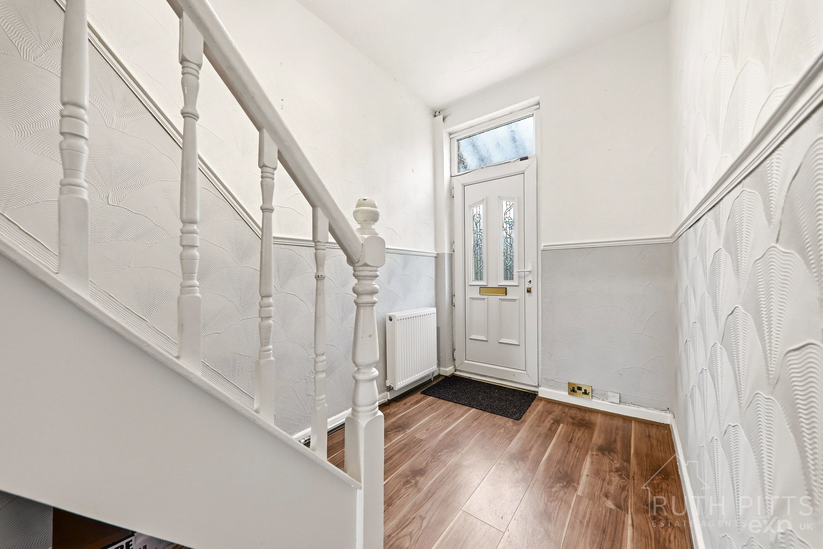 Terraced House for sale in Pontefract, Broad Lane, South Elmsall, WF9