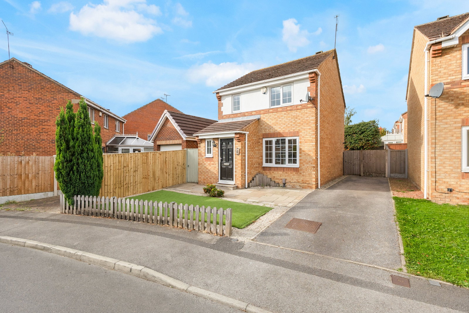 Detached House for sale in Pontefract, Wordsworth Approach, Pontefract, WF8 1NQ