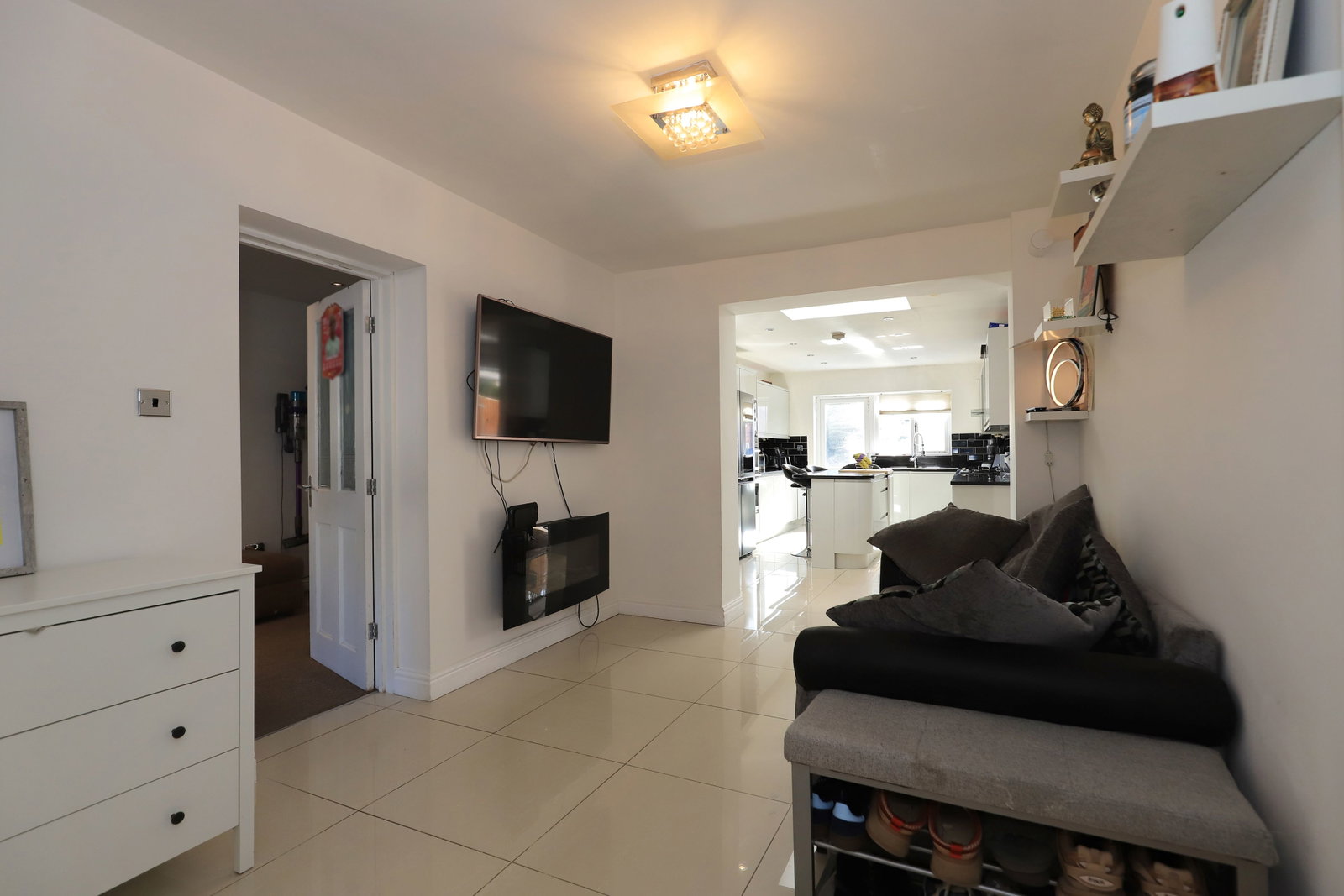 Semi Detached House for sale in Wednesbury, Dorsett Road, Darlaston, Wednesbury, WS10 8TW, 2027 m²