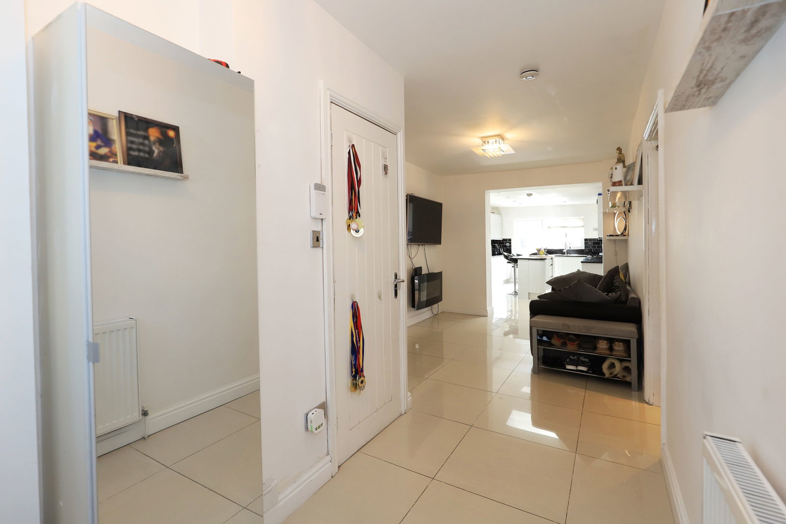 Semi Detached House for sale in Wednesbury, Dorsett Road, Darlaston, Wednesbury, WS10 8TW, 2027 m²