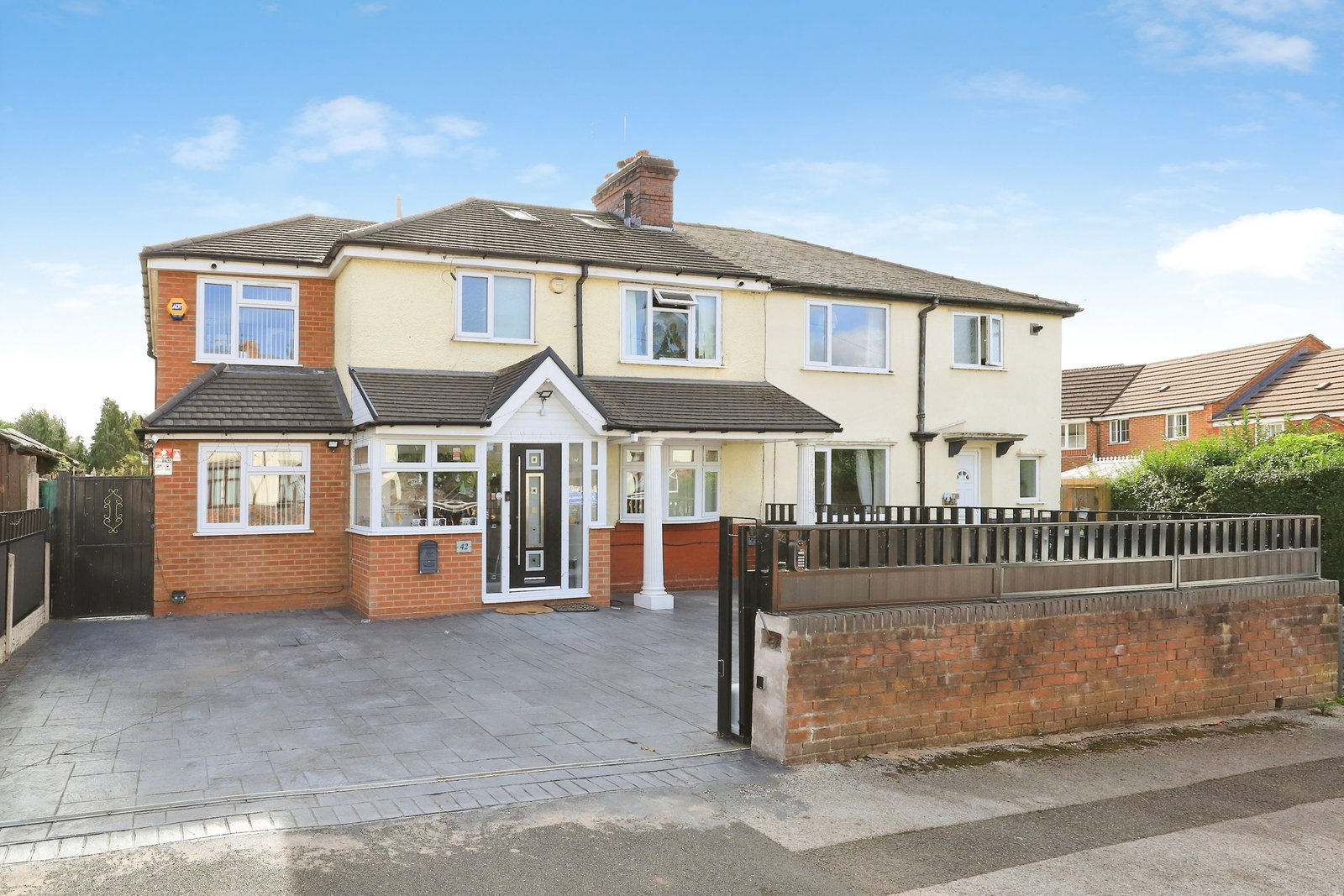Semi Detached House for sale in Wednesbury, Dorsett Road, Darlaston, Wednesbury, WS10 8TW, 2027 m²