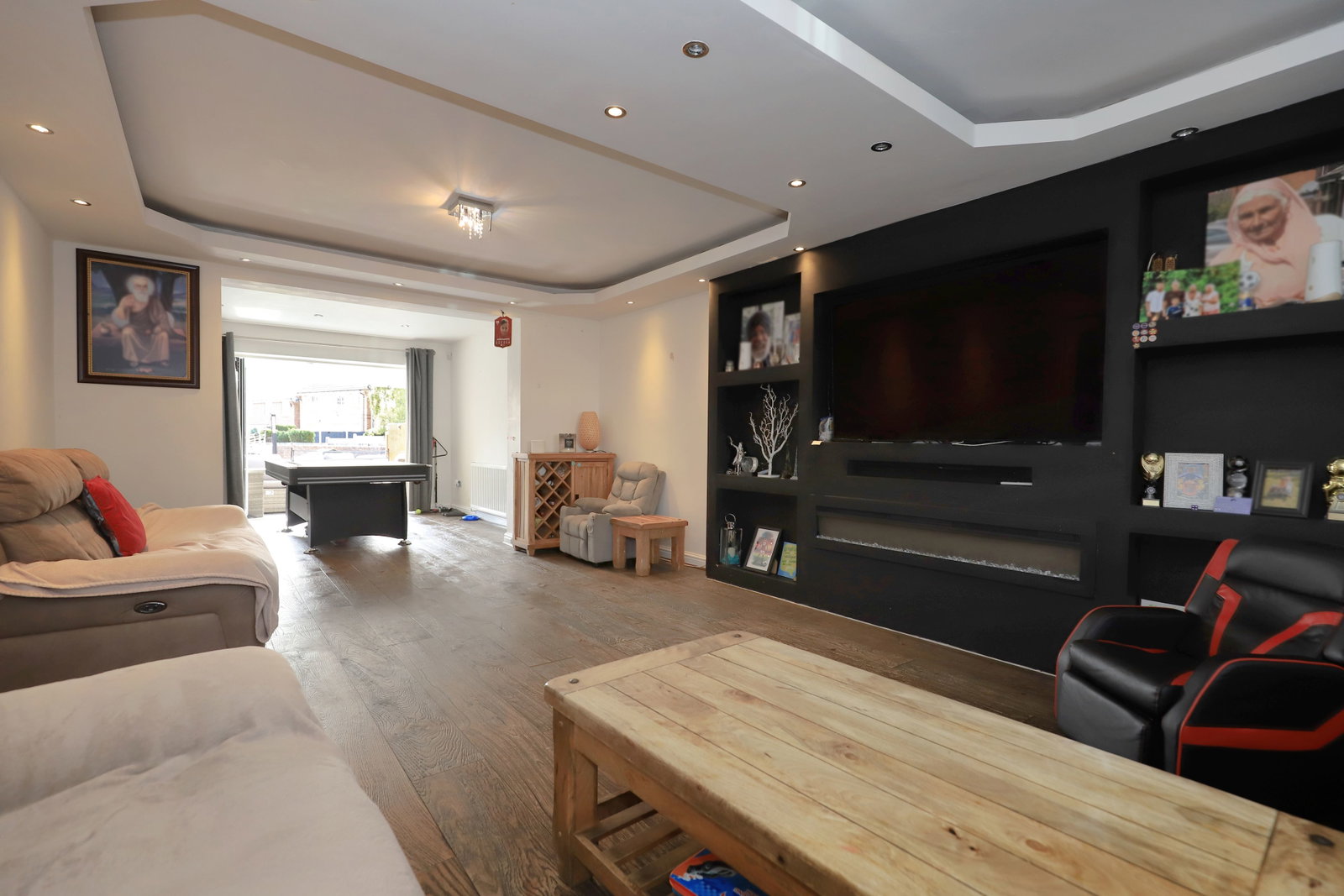 Semi Detached House for sale in Wednesbury, Dorsett Road, Darlaston, Wednesbury, WS10 8TW, 2027 m²