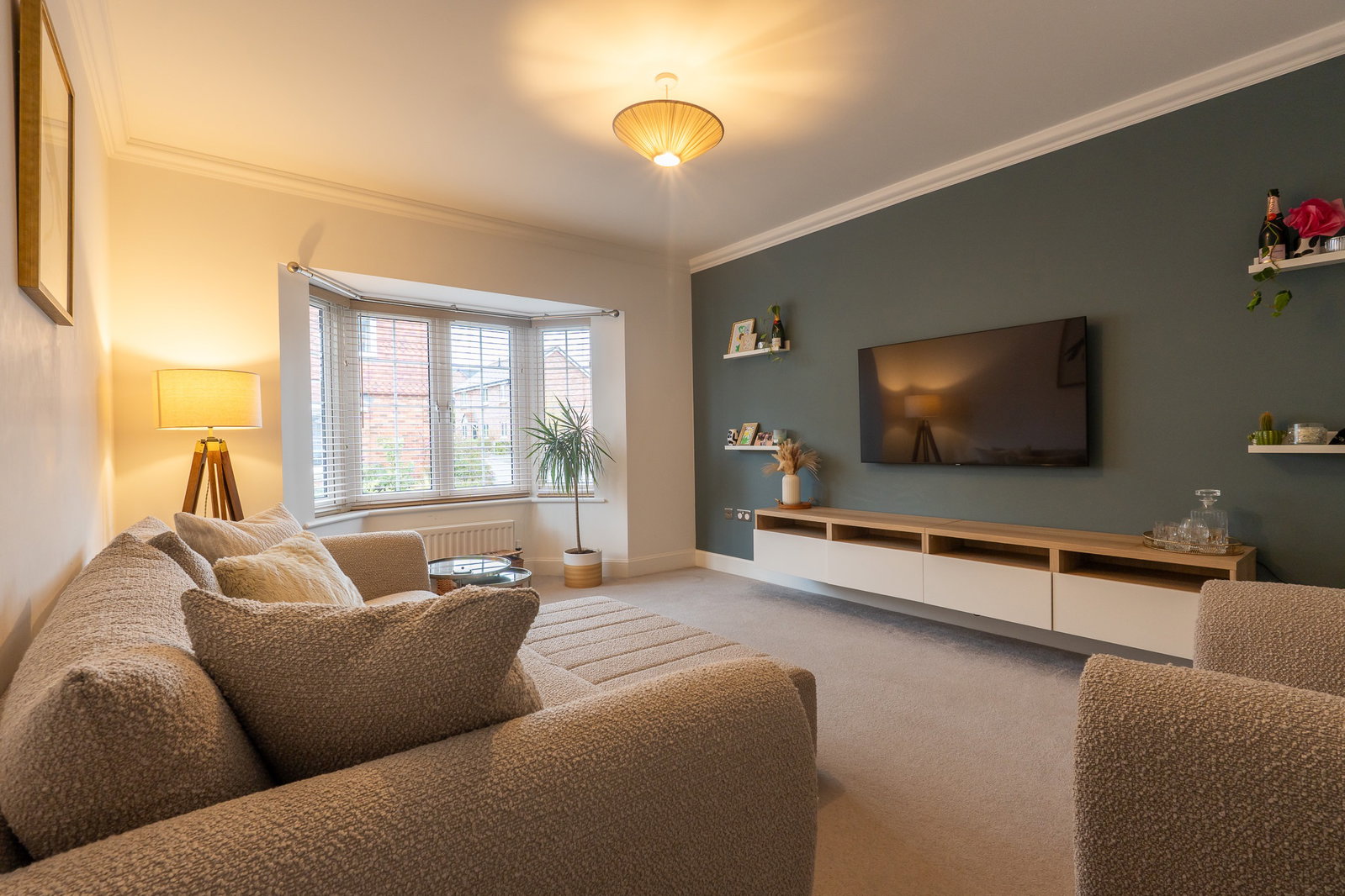 Detached House for sale in Alton, Goswell Square, Alton, GU34 2FZ, 1590 m²