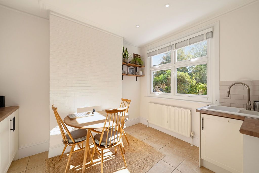 Apartment for sale in London, Harpenden Road, West Norwood, SE27, 827 m²
