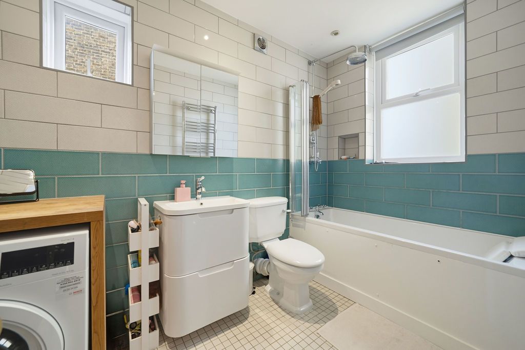 Apartment for sale in London, Harpenden Road, West Norwood, SE27, 827 m²