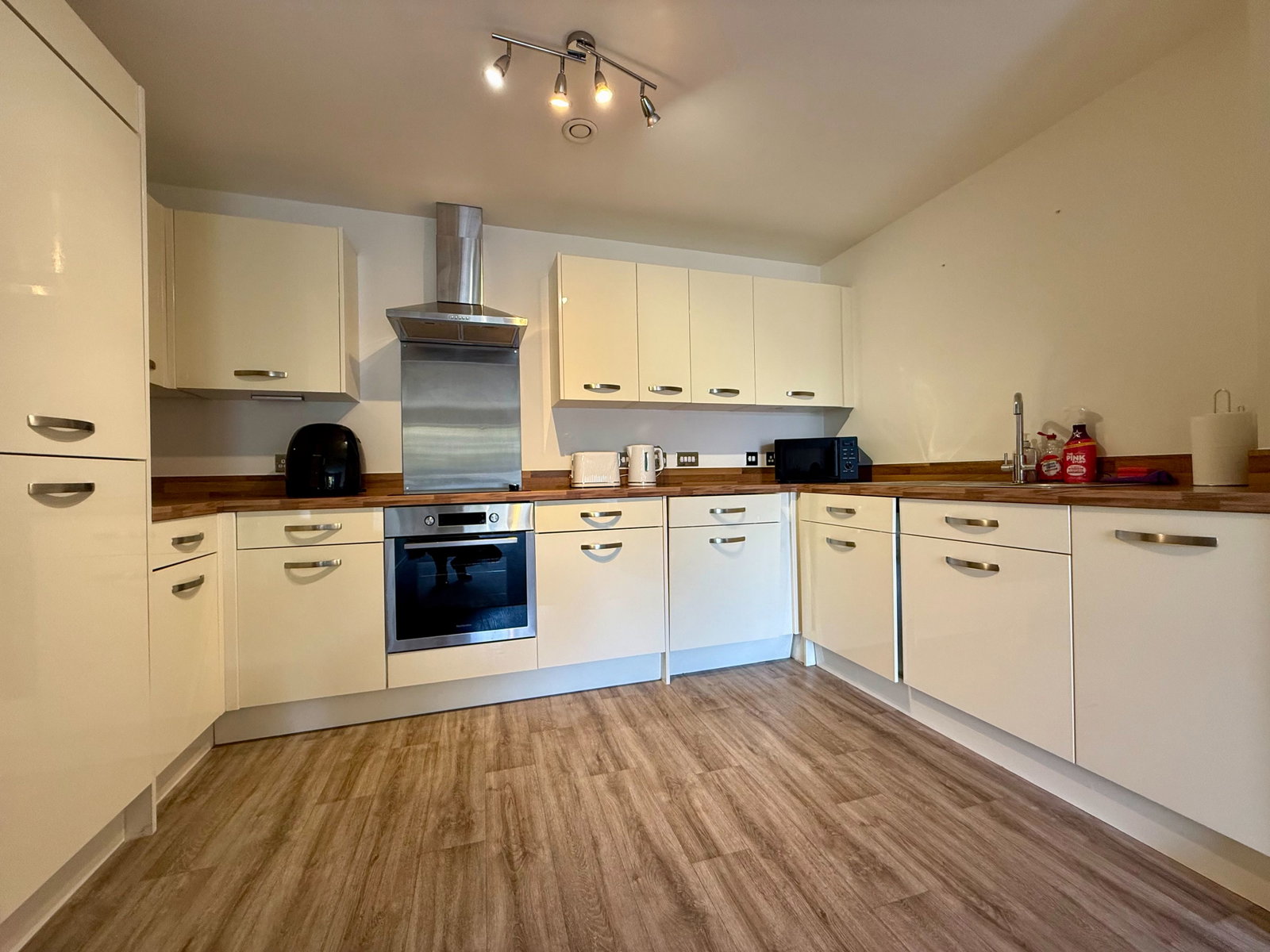 Apartment for sale in Gloucester, Walkinshaw Court, Gloucester, GL1, 616 m²