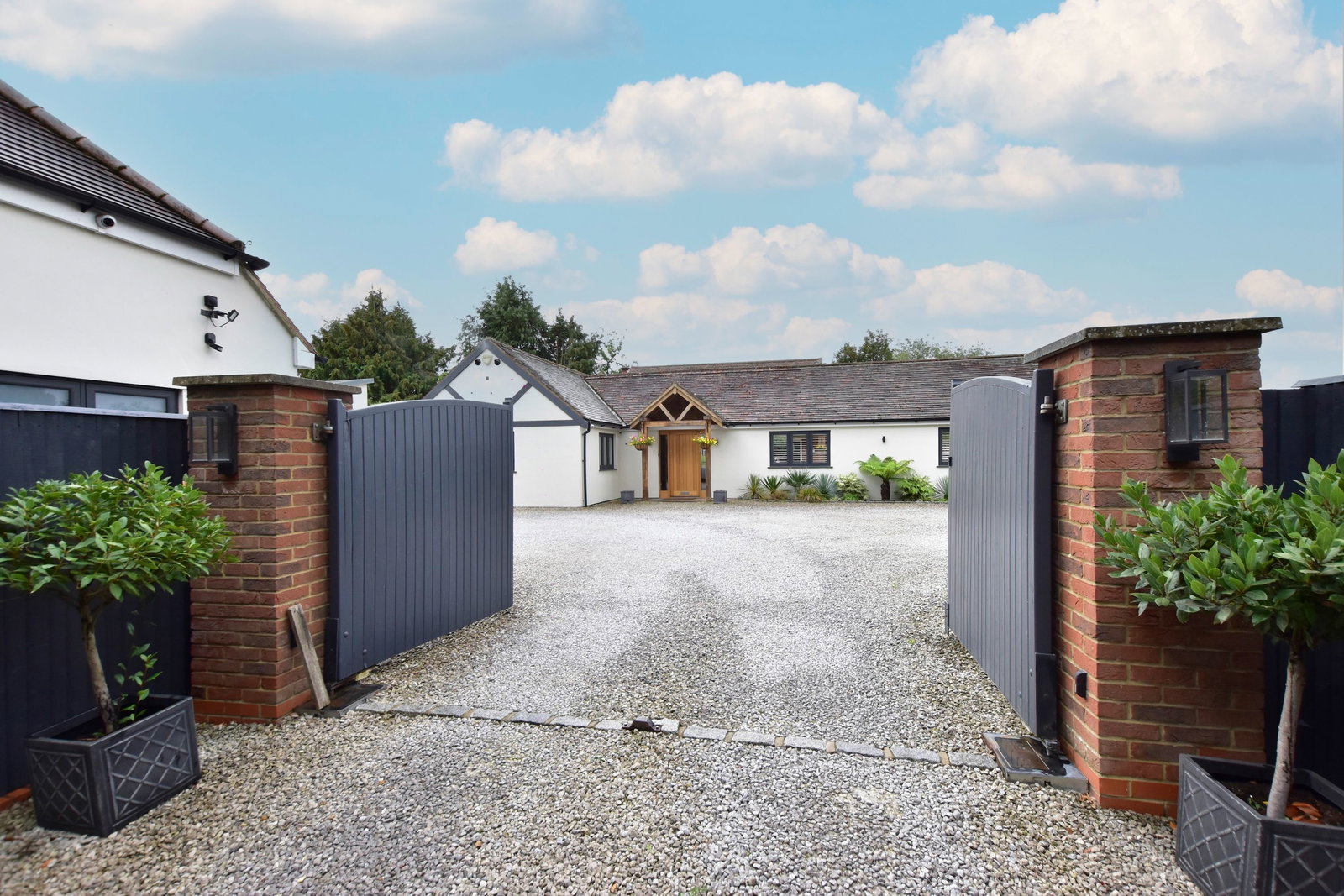 Detached House for sale in Hemel Hempstead, Chipperfield Road, Bovingdon, Hemel Hempstead, HP3 0JR, 3612 m²