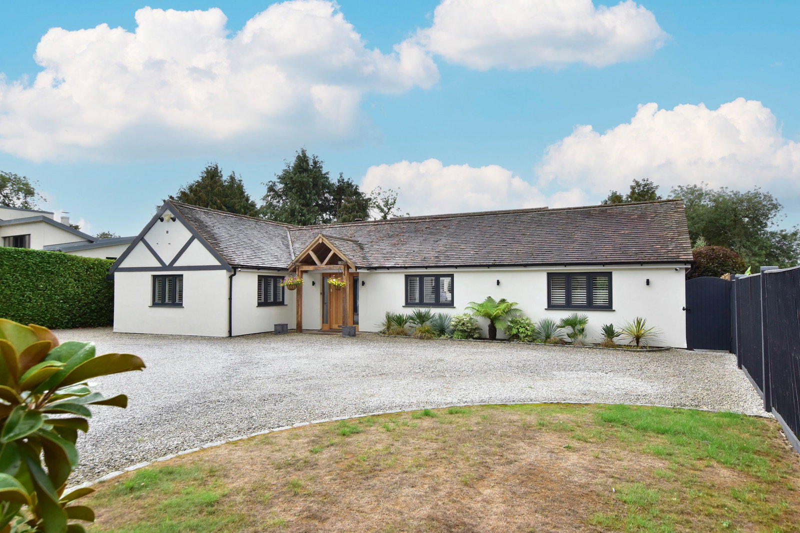Detached House for sale in Hemel Hempstead, Chipperfield Road, Bovingdon, Hemel Hempstead, HP3 0JR, 3612 m²
