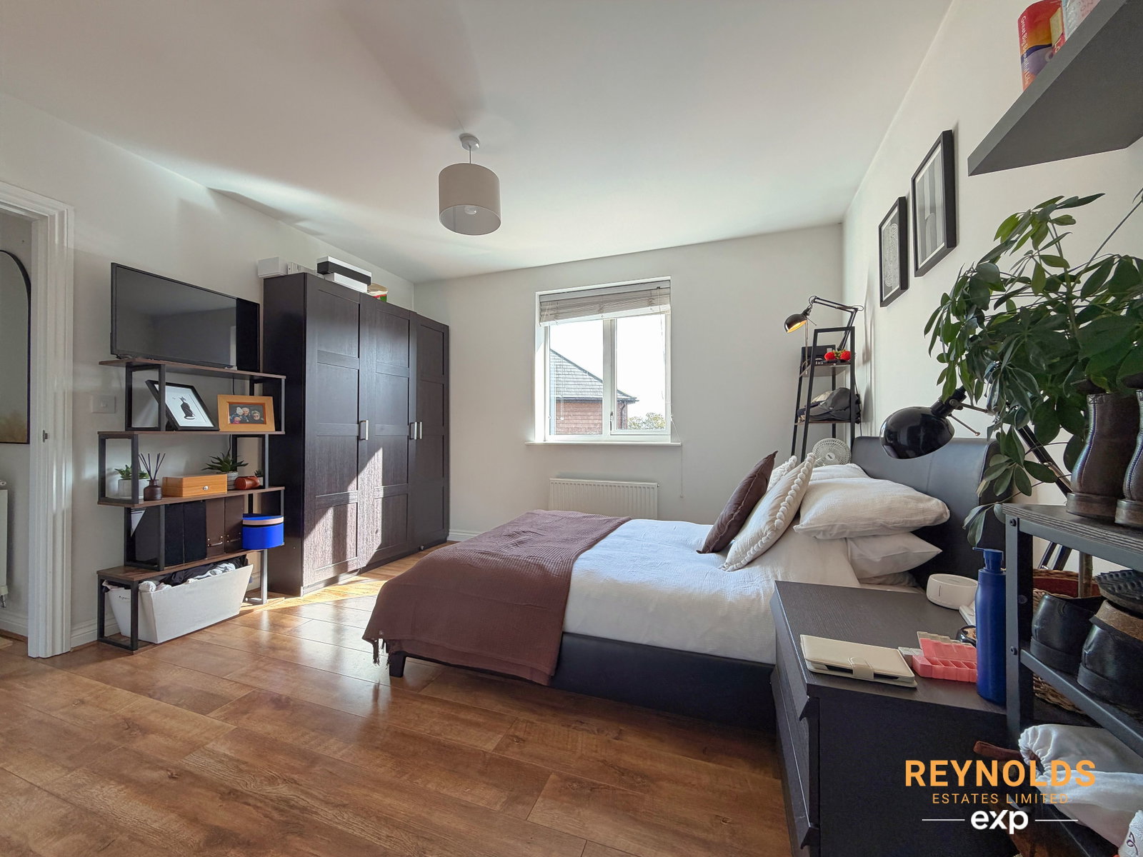 Apartment for sale in West Malling, Charlotte Way, Leybourne Chase, West Malling, Kent, ME19 5FA, 764 m²