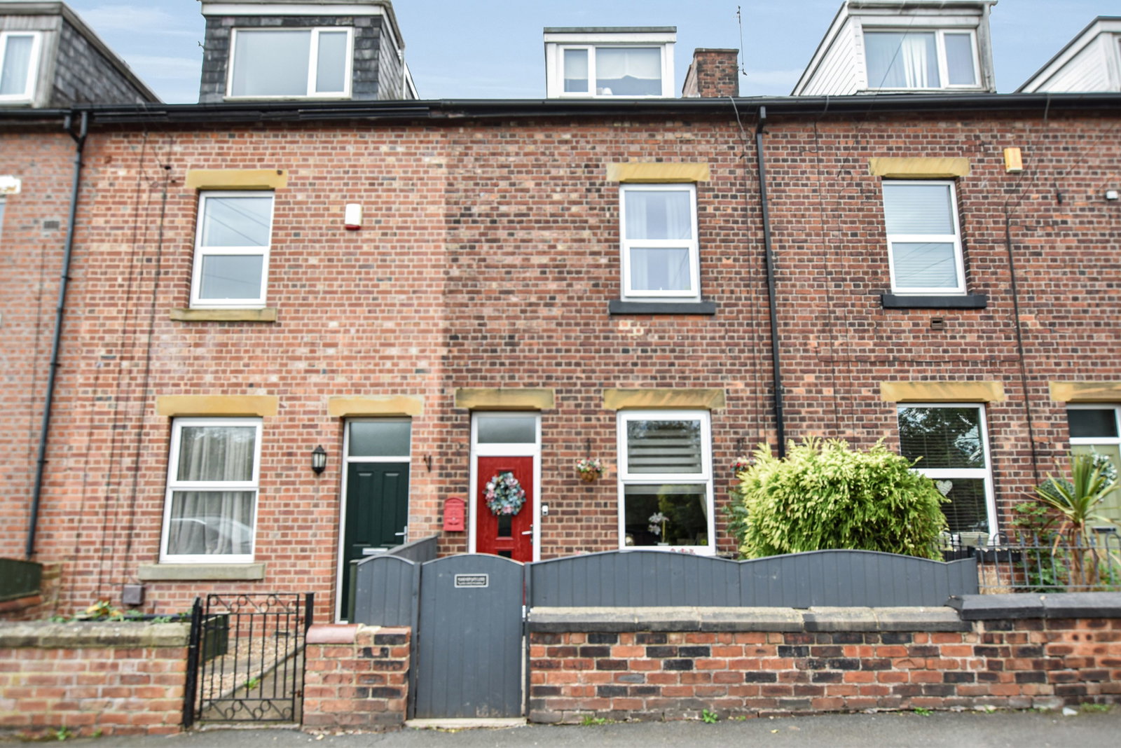 Terraced House for sale in Wakefield, Colville Terrace, THORPE, Wakefield WF3, 1087 m²