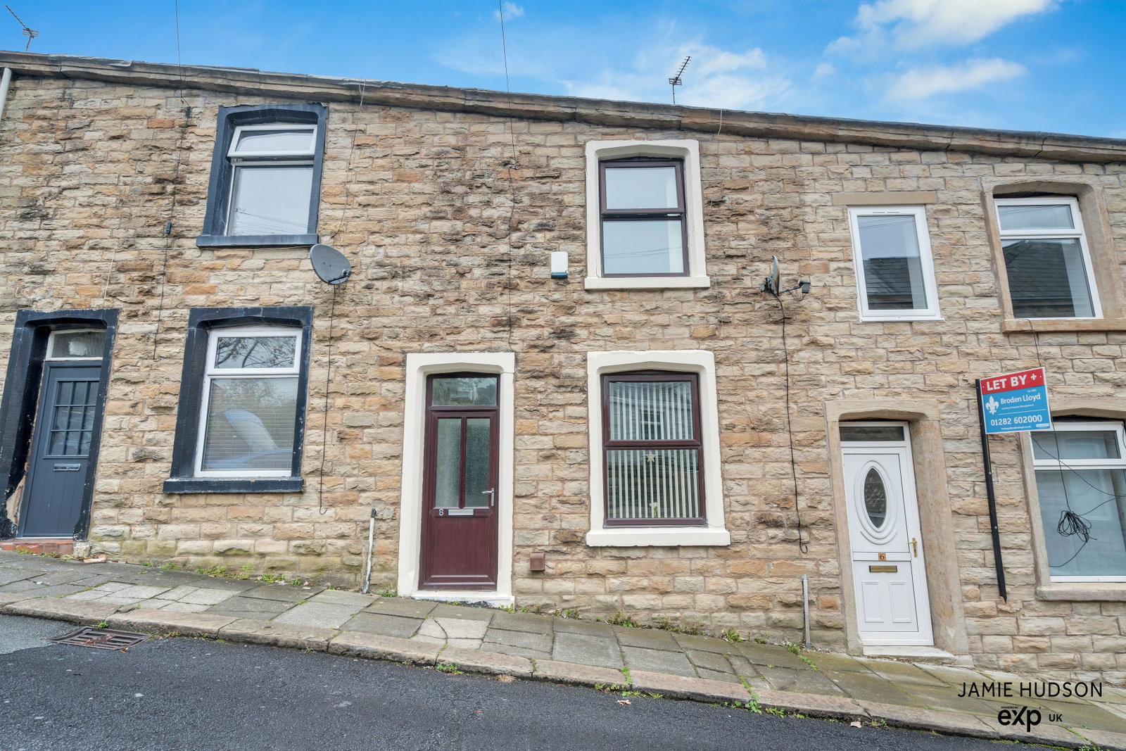 Terraced House for sale in Burnley, Alma Street, Padiham, Burnley, BB12 8LF, 775 m²