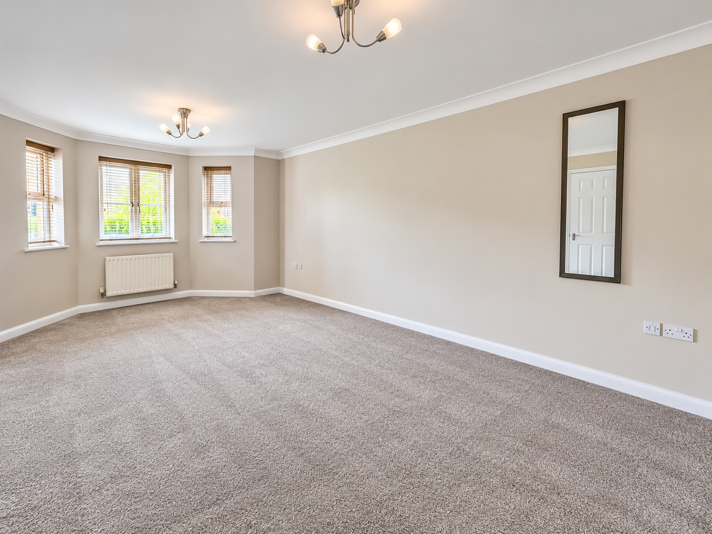 Flat for sale in Romford, Exmoor Court, Paignton Close, Romford, RM3 8SF, 657 m²