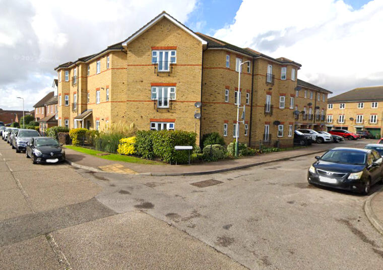 Flat for sale in Romford, Exmoor Court, Paignton Close, Romford, RM3 8SF, 657 m²