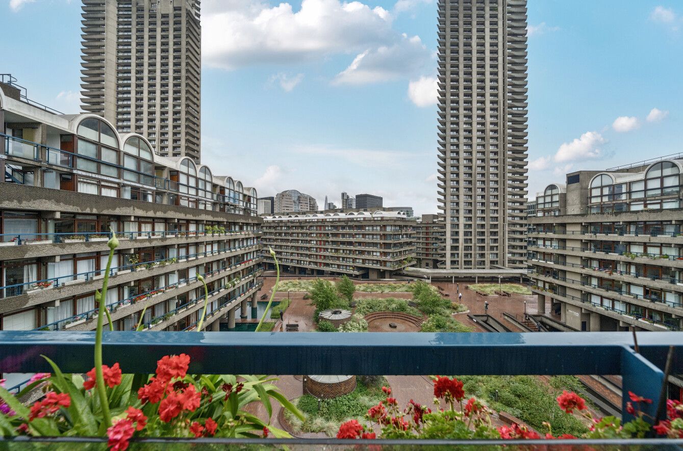 Apartment for sale in London, Bunyan Court Barbican EC2, 475 m²