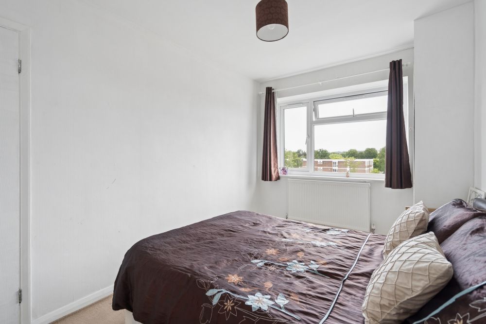 Flat for sale in Edgware, Sonia Court, Whitchurch Lane, Edgware, Middlesex, HA8