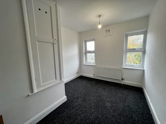 Terraced House for sale in Gravesend, Dickens Road, Gravesend, Kent, DA12 2JY