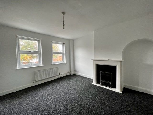 Terraced House for sale in Gravesend, Dickens Road, Gravesend, Kent, DA12 2JY