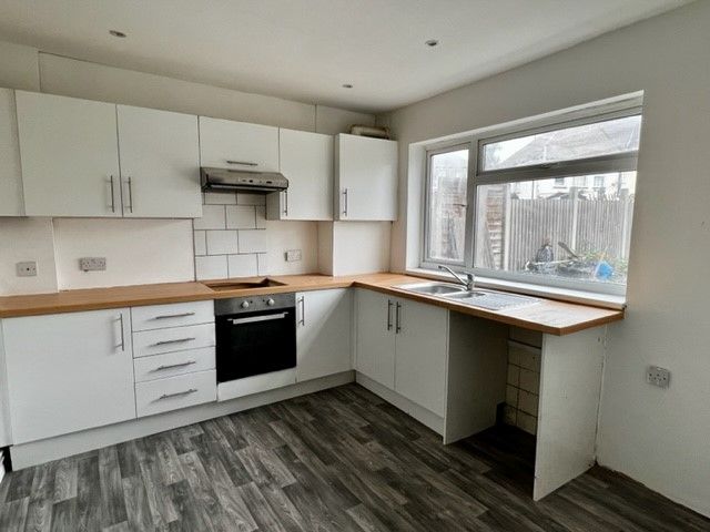 Terraced House for sale in Gravesend, Dickens Road, Gravesend, Kent, DA12 2JY