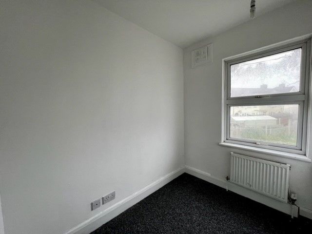 Terraced House for sale in Gravesend, Dickens Road, Gravesend, Kent, DA12 2JY