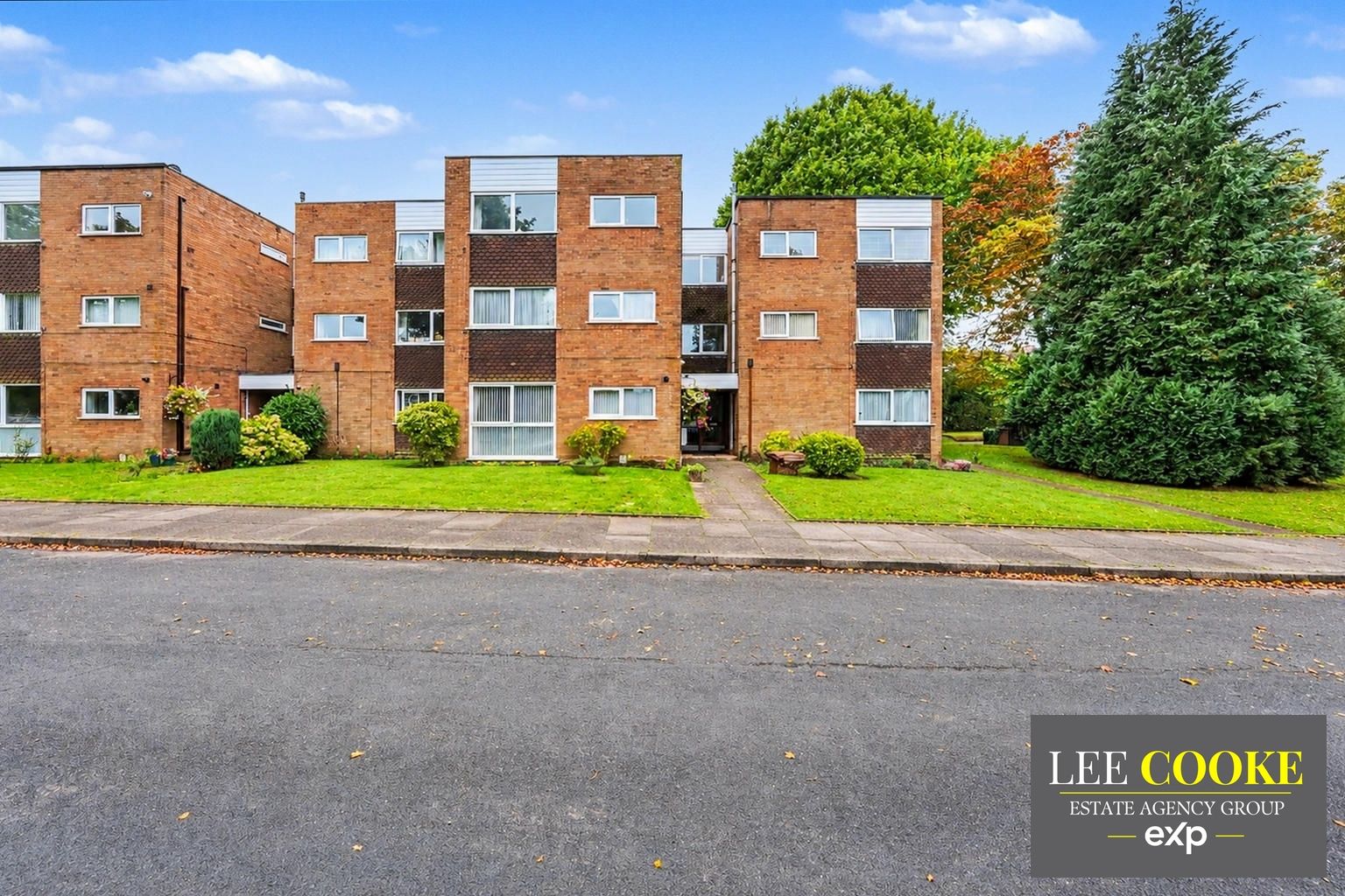 Flat for sale in Wolverhampton, The Courtlands, Off Newbridge Crescent, Tettenhall, Wolverhampton, WV6 0LT