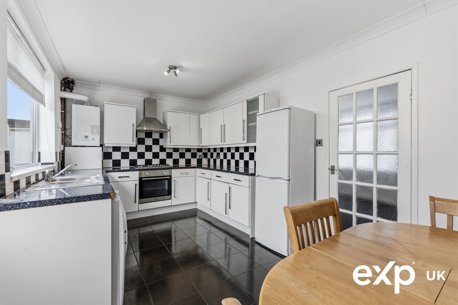 Semi Detached House for sale in Nottingham, Basford Road, Nottingham, NG6 0JG, 676 m²
