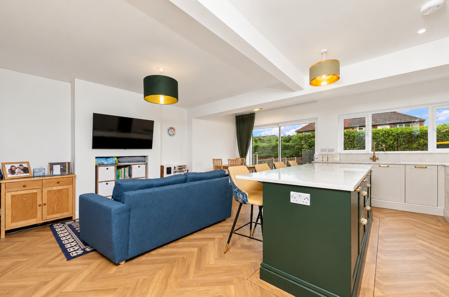 Semi Detached House for sale in Leeds, Lyndhurst Crescent, Scholes, Leeds, LS15 4BR, 1323 m²