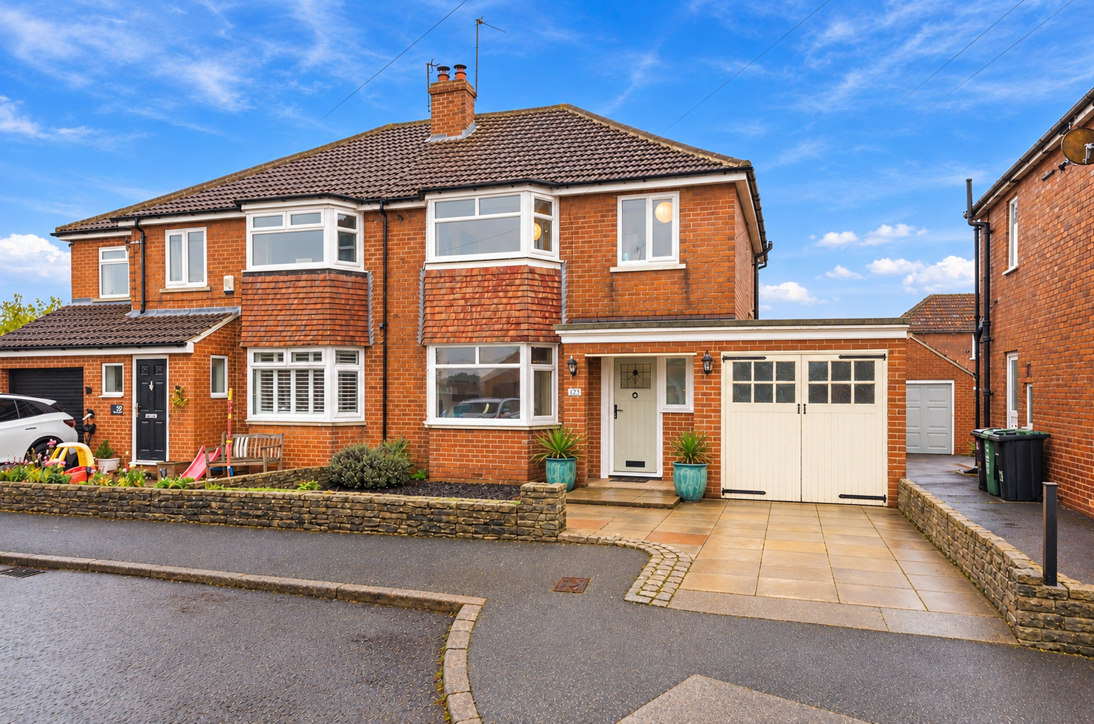 Semi Detached House for sale in Leeds, Lyndhurst Crescent, Scholes, Leeds, LS15 4BR, 1323 m²