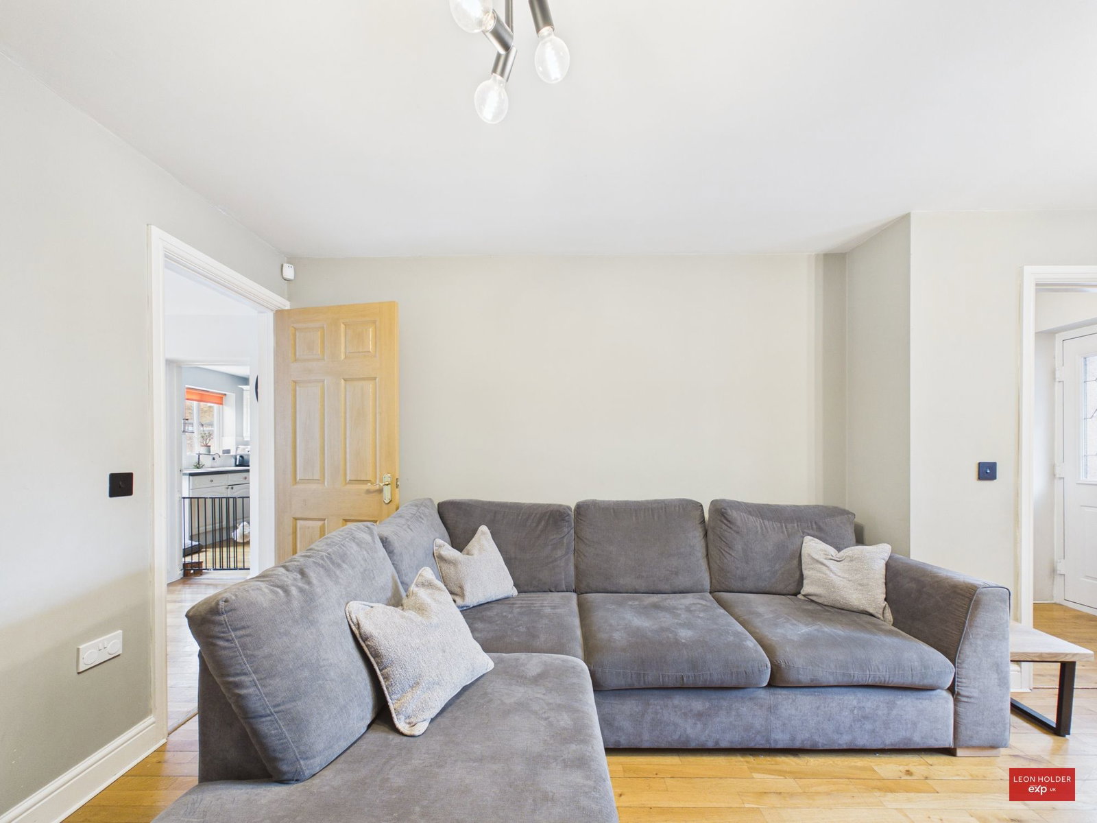 Semi Detached House for sale in Gloucester, Tewkesbury Road, Longford, Gloucester, GL2 9BE, 1641 m²